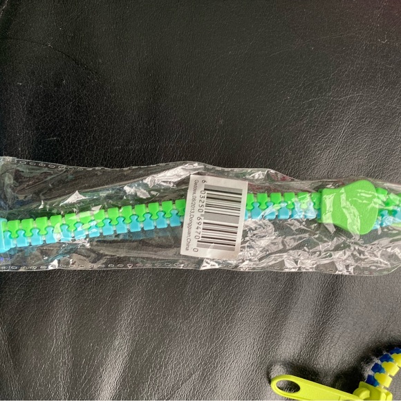 Girl’s bracelet, zipper style, new and cleaned. - Picture 7 of 7